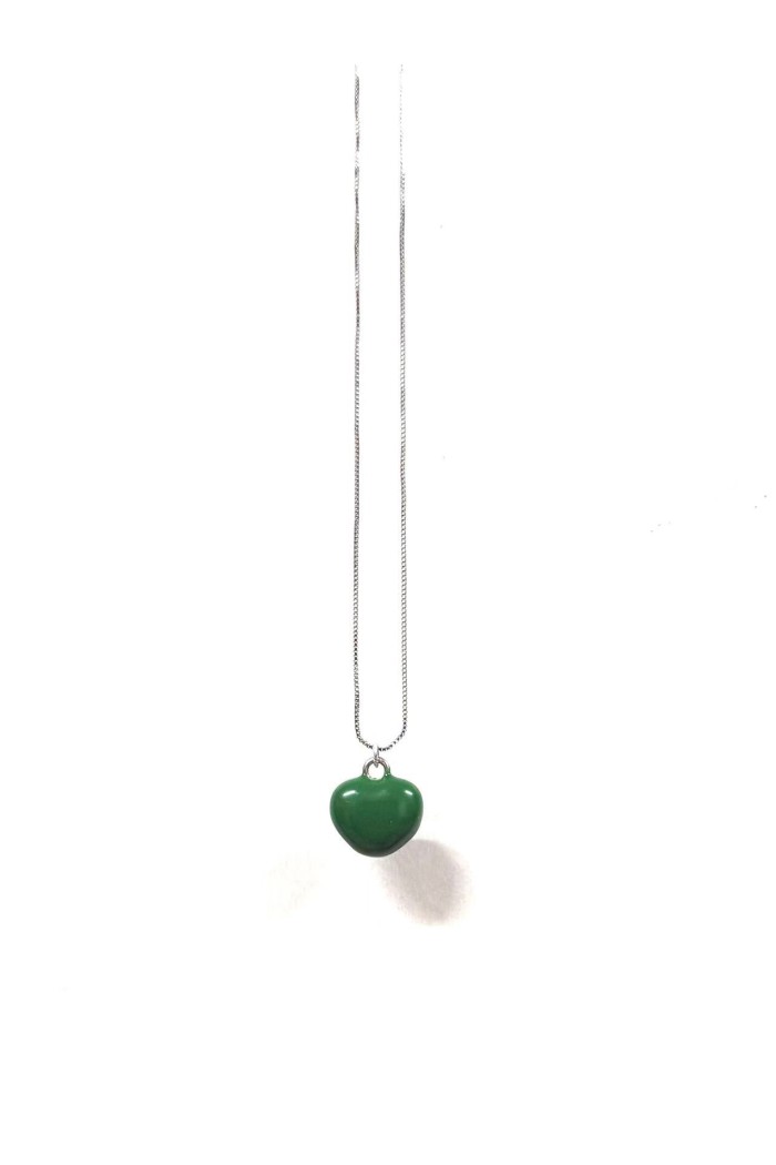 COLLAR PLATEADO CON COLGANTE DE CORAZÓN VERDE SIN NÍQUEL