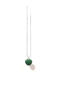COLLAR PLATEADO CON COLGANTE DE CORAZÓN VERDE SIN NÍQUEL