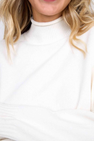 JERSEY BLANCO DE CUELLO SEMI-ALTO DE PUNTO SUAVE FBZMT9571