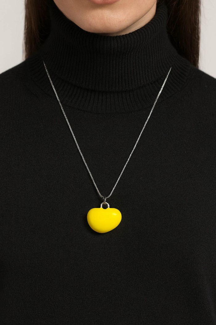 COLLAR PLATEADO CON COLGANTE DE CORAZÓN AMARILLO SIN NÍQUEL
