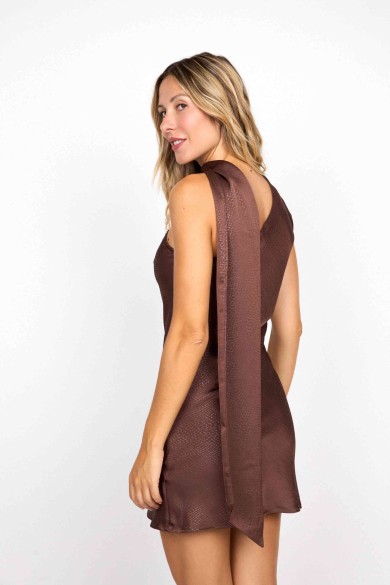 VESTIDO ASIMÉTRICO CON CUELLO DRAPEADO MARRON FBZMA1529