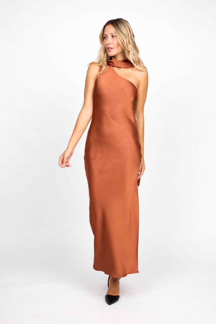 VESTIDO LARGO ASIMÉTRICO CON CUELLO DRAPEADO NARANJA FBZMA1610