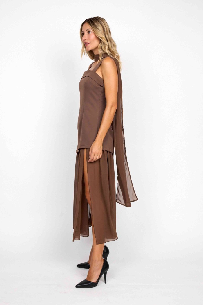 CONJUNTO ASIMÉTRICO CON FALDA DE GASA MARRON FBZMR22404