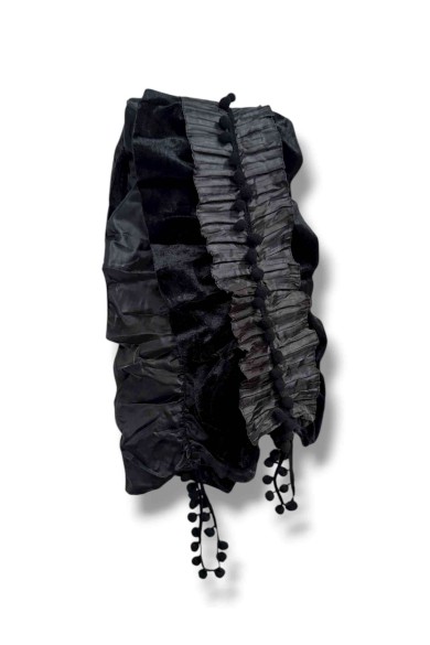 BUFANDA DE TERCIOPELO CON VOLANTES Y POMPONES VARIOS COLORES