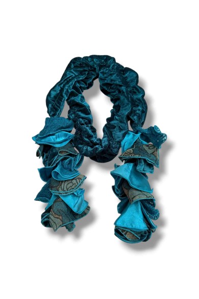 BUFANDA DE TERCIOPELO CON VOLANTES DECORATIVOS VARIOS COLORES