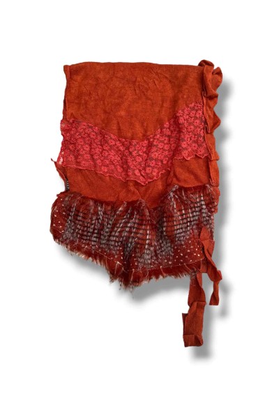 BUFANDA CON ENCAJE Y DETALLE DE PLUMAS VARIOS COLORES