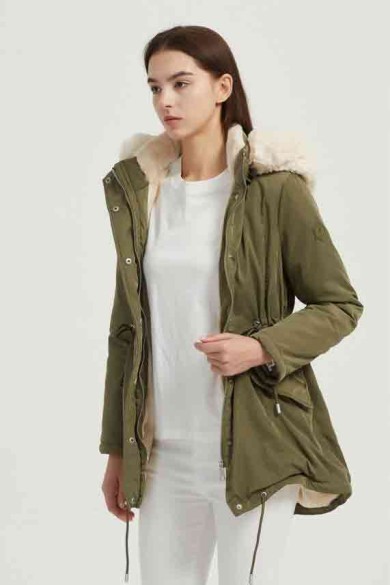 PARKA FORRADA CON CAPUCHA Y CORDÓN AJUSTABLE OBRF2095
