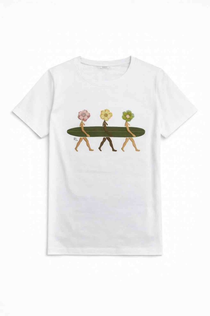 CAMISETA BLANCA DIBUJO MUJERES SURFERAS FLORES ESTILO ILUSTRACIÓN TY-K1757