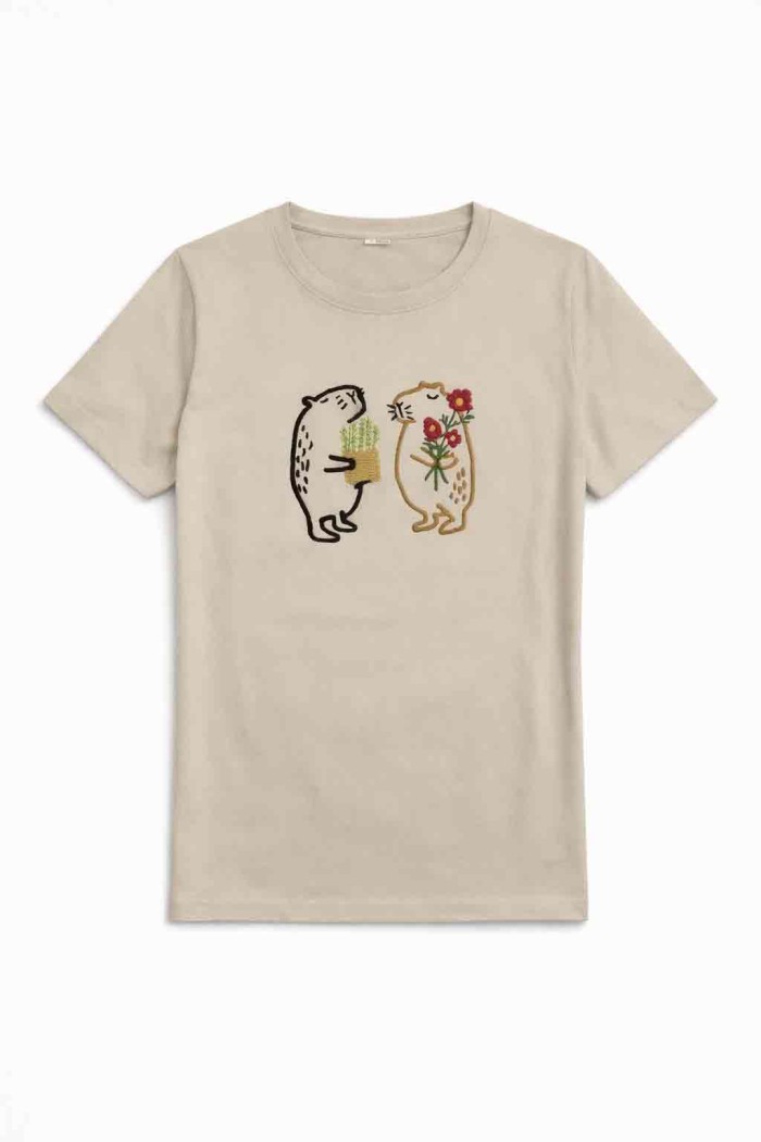 CAMISETA BEIGE BORDADA ANIMALITOS CON FLORES TY-K1715