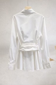 CAMISA BLANCA CON CINTURÓN DOBLE HEBILLA AJUSTABLE FBZMA1657