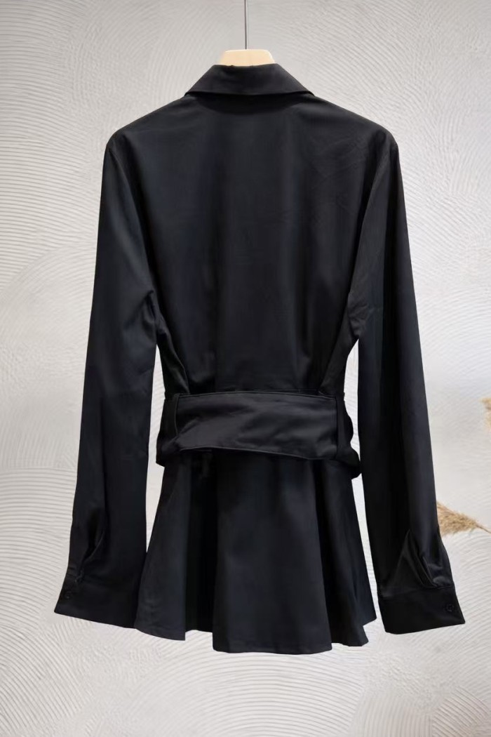 CAMISA NEGRA CON CINTURÓN DOBLE HEBILLA AJUSTABLE FBZMA1656