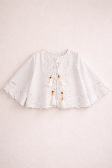 BLUSA BLANCA BOHO BORDADA MANGA 3/4 CON POMPONES FBZMA1618