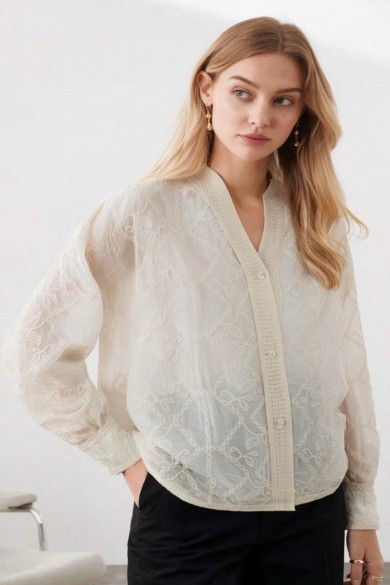CAMISA MUJER BORDADA SEMITRANSPARENTE COLOR BEIGE CUELLO V TY-1087