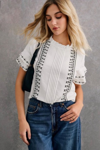 CAMISA MUJER BLANCA CON BORDADO NEGRO Y PLIEGUES FRONTALES TY-1143