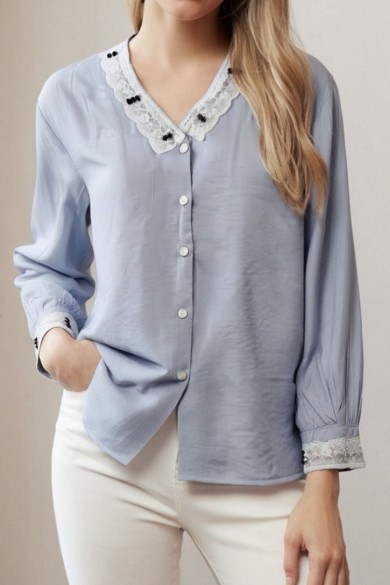 BLUSA MUJER AZUL CLARO CON CUELLO DE ENCAJE Y BOTONES TY-1078