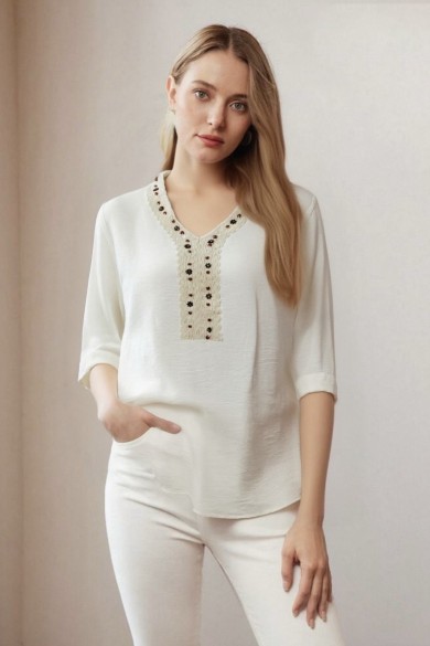 BLUSA MUJER BLANCA CON BORDADO EN ESCOTE TY-1071