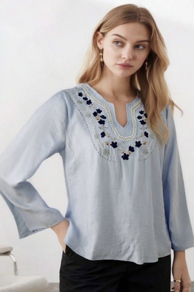 BLUSA MUJER AZUL CLARO CON BORDADO FLORAL TY-1116