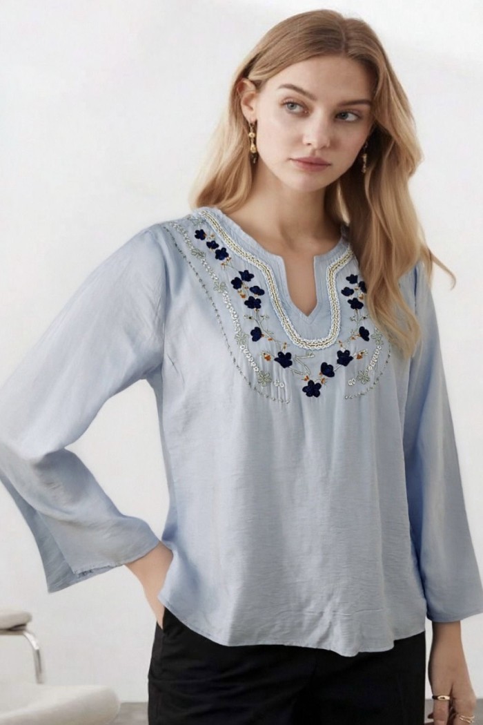 BLUSA MUJER AZUL CLARO CON BORDADO FLORAL TY-1116