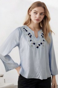 BLUSA MUJER AZUL CLARO CON BORDADO FLORAL TY-1116