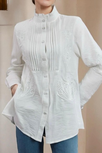 CAMISA MUJER BLANCA BORDADA CON CUELLO ALTO Y BOTONES TY-1077