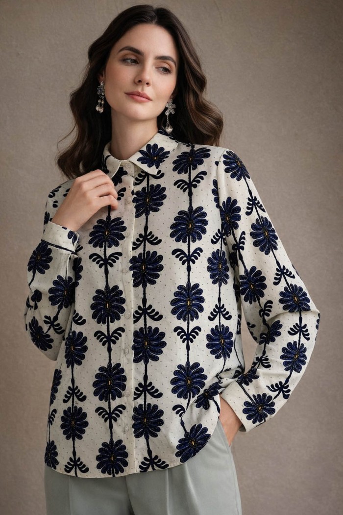 CAMISA MUJER BLANCA ESTAMPADA CON MOTIVO FLORAL AZUL TY-1079