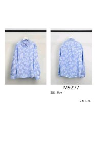 CAMISA DE MUJER AZUL CLARO CON ESTAMPADO FLORAL BLANCO TY-M9277