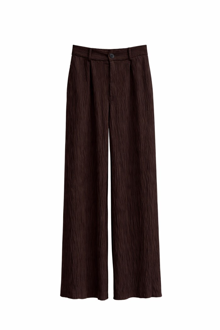 PANTALÓN LARGO DE RAYÓN TEXTURIZADO CORTE RECTO MARRON FBZMA1521