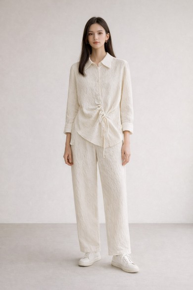 CAMISA TEXTURIZADA DE RAYÓN CON DETALLE FRUNCIDO FBMZA1525