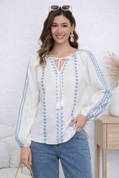 BLUSA BLANCA BORDADA AZUL CON CUELLO LAZO ESTILO BOHO DD-1D1626