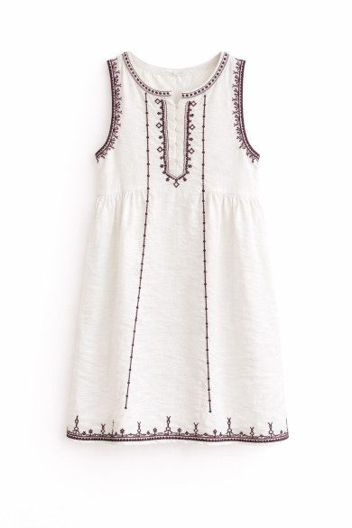 VESTIDO BOHO BLANCO SIN MANGAS CON BORDADO ÉTNICO CORTE SUELTO VERANO FBZMR22427