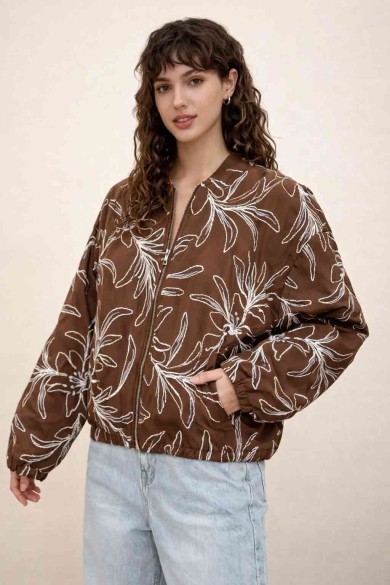 CHAQUETA BOMBER CORTA ESTAMPADO FLORAL CREMALLERA MANGA LARGA DD-1DL4380