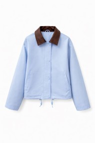 CHAQUETA CORTA CON CUELLO DE POLIPIEL Y CIERRE CON BOTONES TY-M9289
