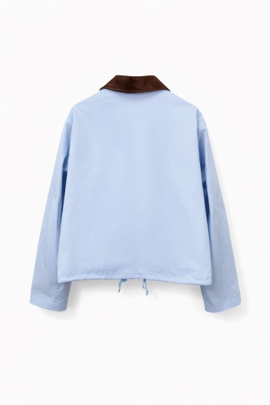 CHAQUETA CORTA CON CUELLO DE POLIPIEL Y CIERRE CON BOTONES TY-M9289