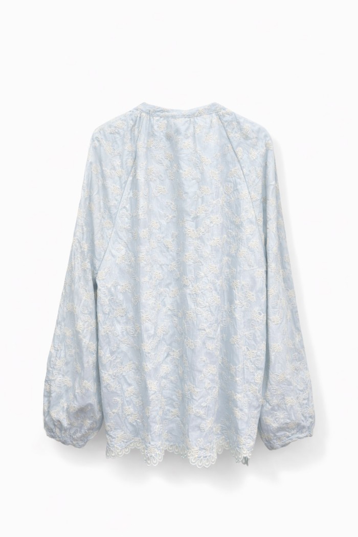 BLUSA CON CUELLO HENLEY,MANGA LARGA BORDADO FLORES TY-M9283