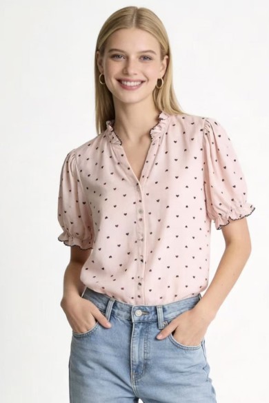 BLUSA CON ESTAMPADO DE CORAZONES DBT-X6298