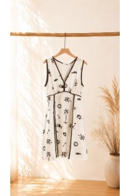 VESTIDO CORTO ESTAMPADO CON ESCOTE EN V Y DETALLES EN CONTRASTE FBZMR22548