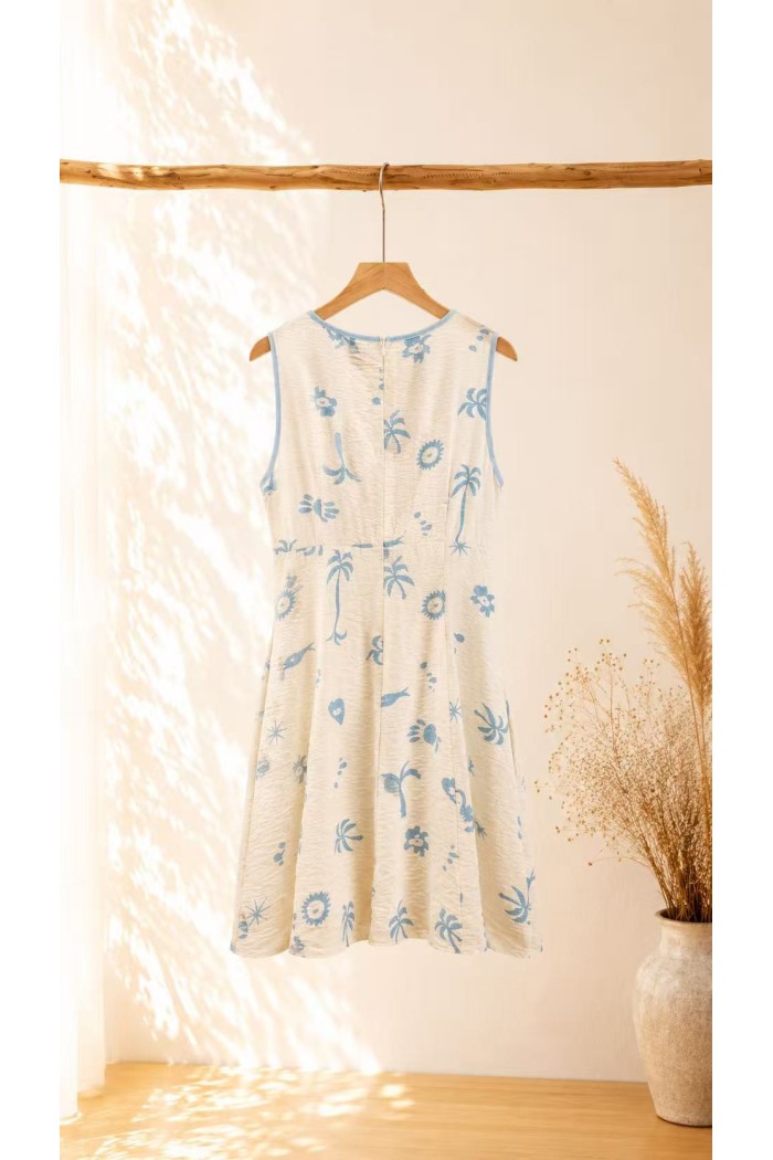 VESTIDO CORTO ESTAMPADO CON ESCOTE EN V Y DETALLES EN CONTRASTE FBZMR22547