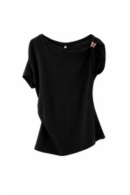 BLUSA ASIMÉTRICA FRUNCIDA CON DETALLE METÁLICO MANGA CORTA VARIOS COLORES FBZMR22559