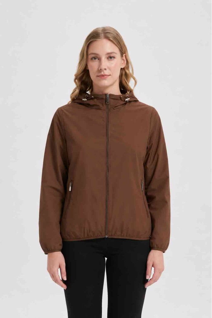 CHAQUETA CORTA REVERSIBLE LIGERA CON CAPUCHA CHOCOLATE VERDE OBRF2100