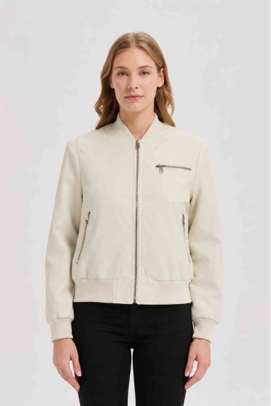 CHAQUETA CORTA BOMBER PARA MUJER CON CREMALLERA Y BOLSILLOS BEIGE OBRF2096