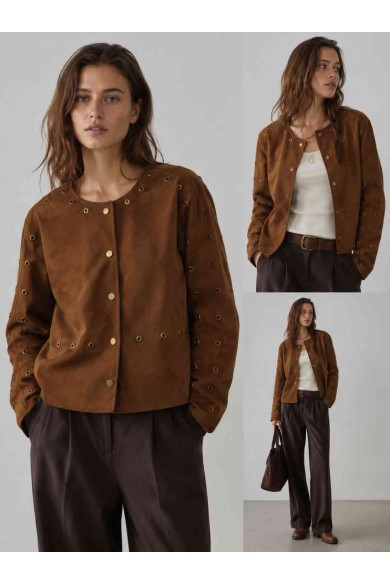 CHAQUETA CORTA DE POLIPIEL CON REMACHES DECORATIVOS PARA MUJER TY-M9509