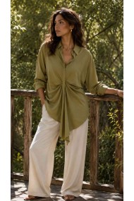 CAMISA FLUIDA DE MUJER CON FRUNCIDO DELANTERO Y MANGA LARGA DBT-M2676