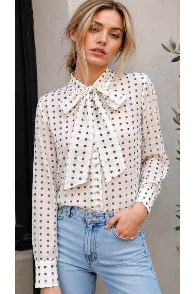BLUSA DE MUJER DE LUNARES CON LAZO AL CUELLO Y MANGA LARGA DBT-M2639