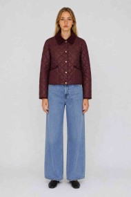 CHAQUETA ACOLCHADA CORTA PARA MUJER CON CUELLO DE PANA Y BOTONES A PRESIÓN GRANATE TY-M9306