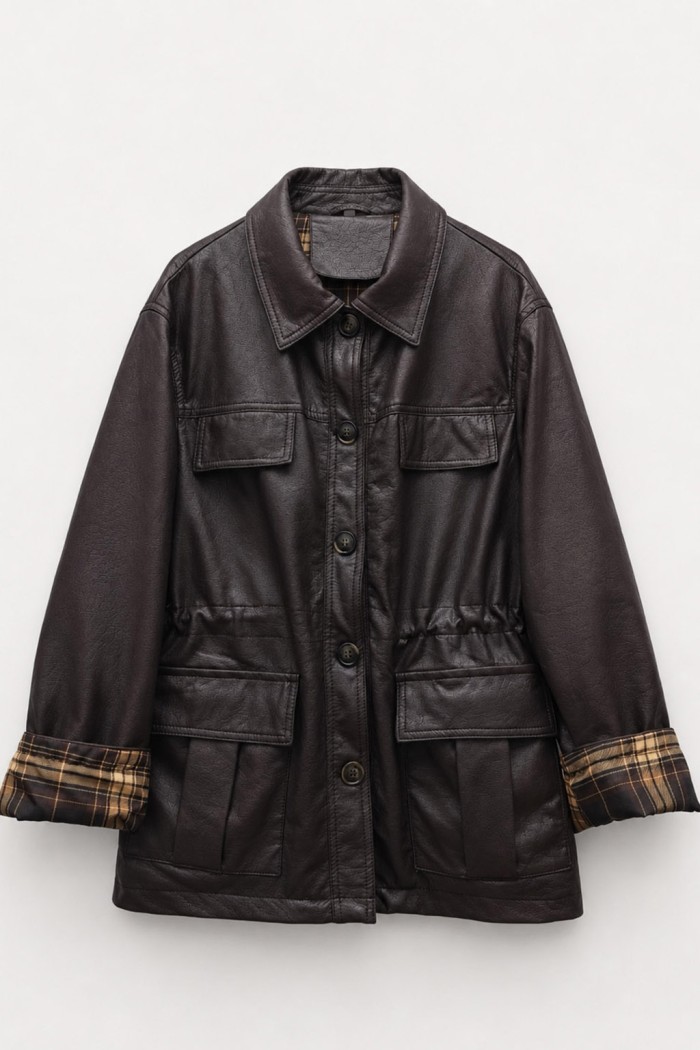 Chaqueta Mujer de Polipiel con Botones, Bolsillos Utility, Cintura Ajustable y Detalle de Cuadros en Puños -M9538 MARRON