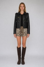 Chaqueta Corta Mujer de Polipiel con Cremallera, Bolsillos Cargo y Detalles Metálicos, Estilo Casual Urbano TY-M9327