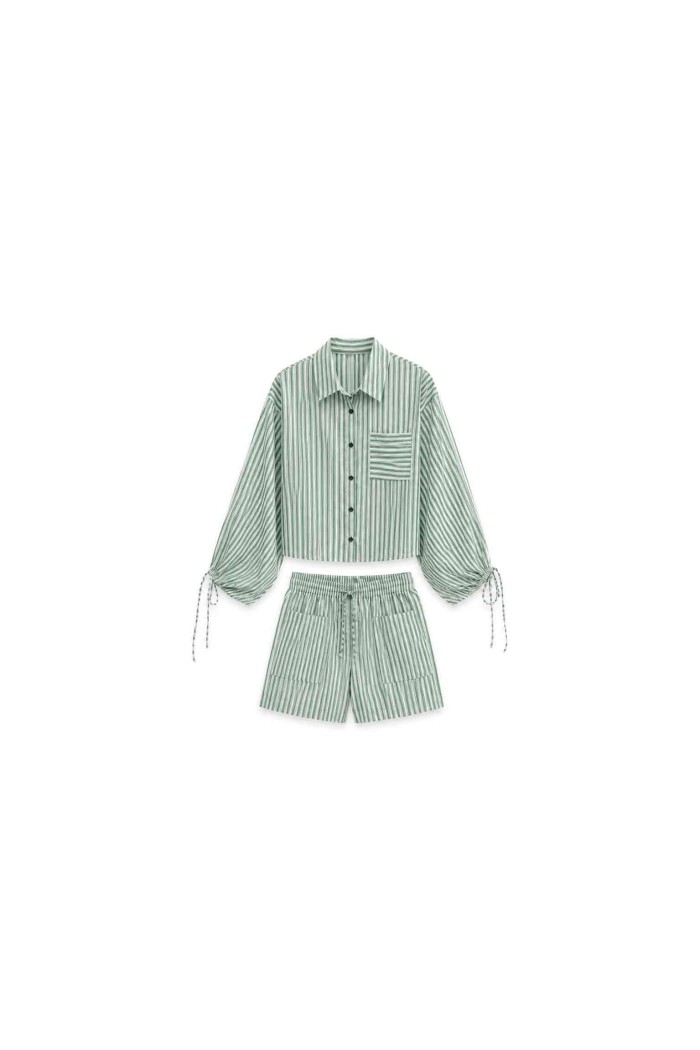 Conjunto De Mujer De 2 Piezas Con Camisa Corta De Rayas Y Shorts TB-M2651