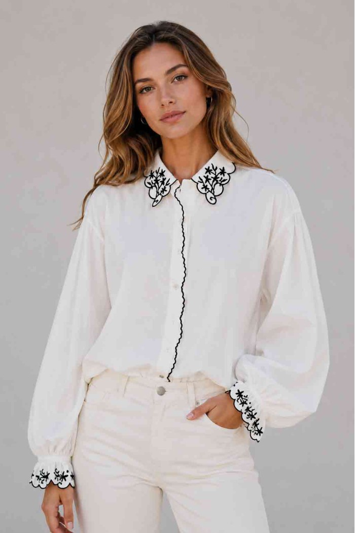 CAMISA BLANCA CON BORDADO CONTRASTADO VARIOS COLORES TB1D2263