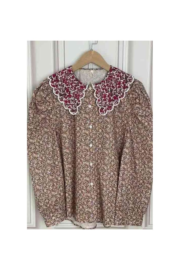 BLUSA FLORAL CON CUELLO BORDADO Y MANGA ABULLONADA TB1D2272