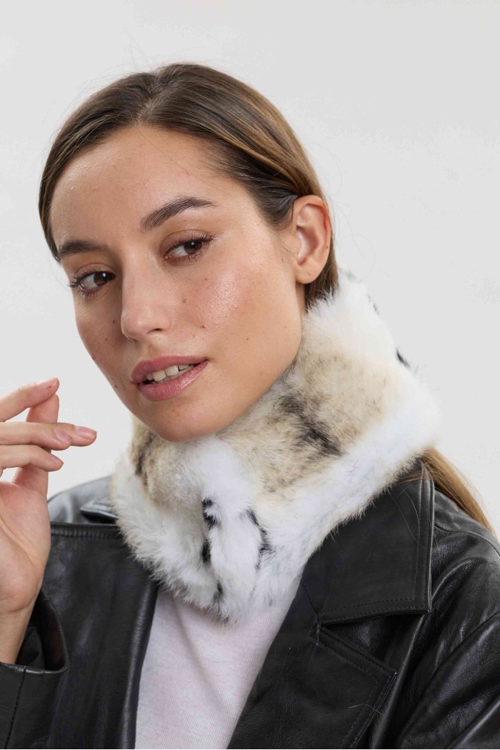 CUELLO DE PELO DE CONEJO CON CIERRE DE IMÁN PC-LLL5960-97